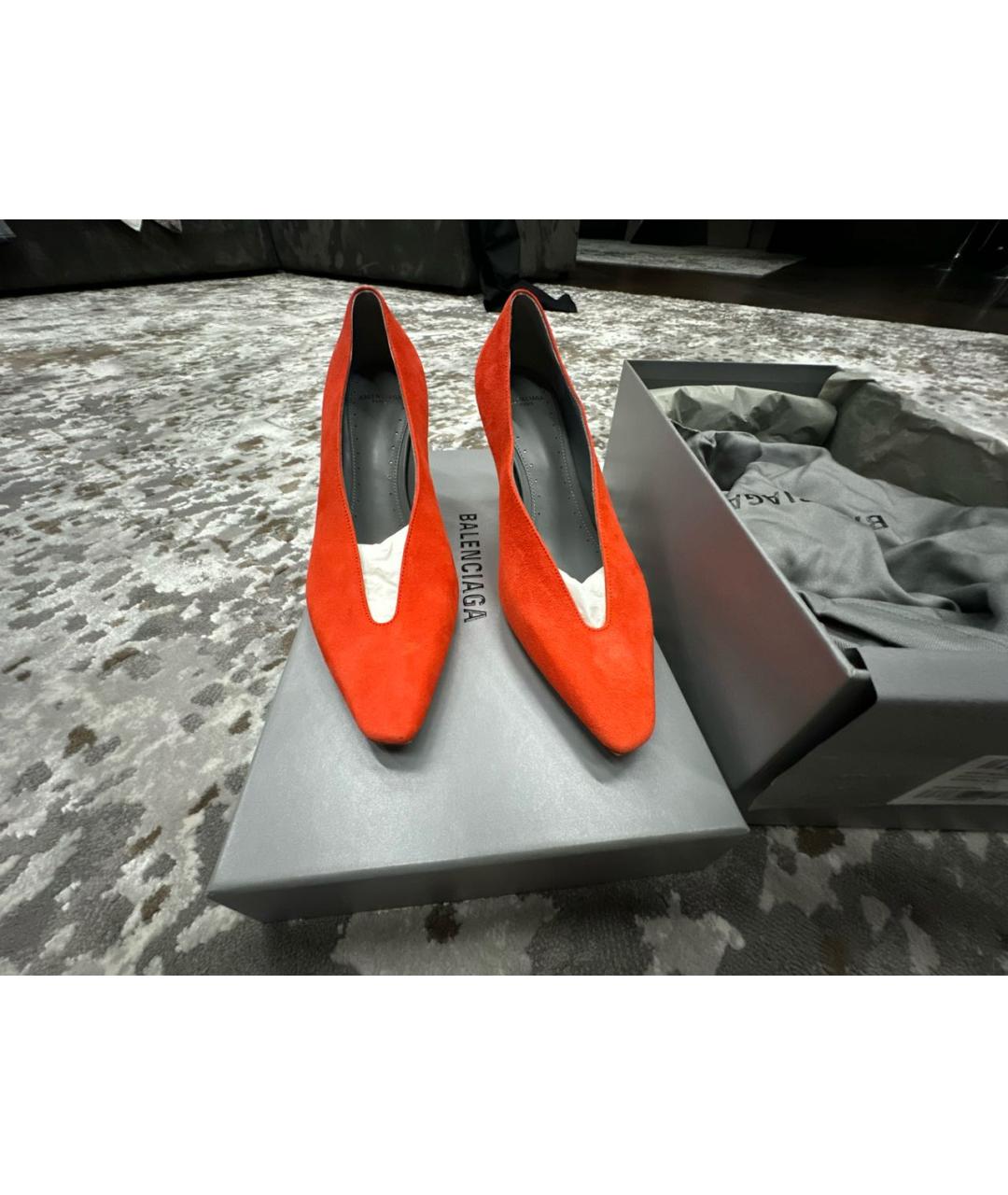BALENCIAGA Коралловые замшевые туфли, фото 2