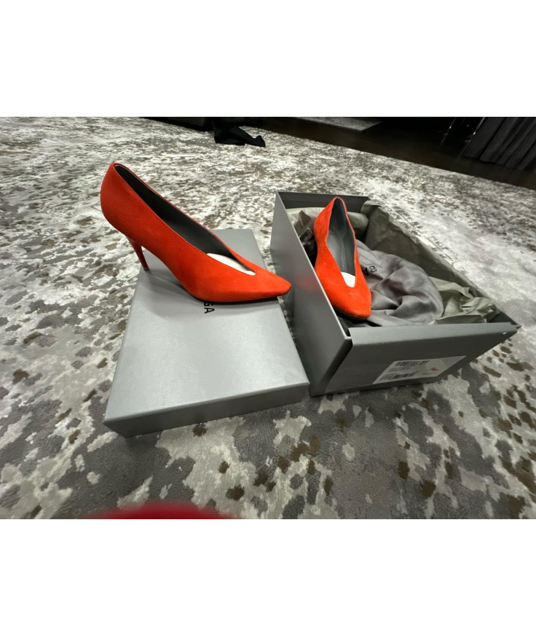 BALENCIAGA Коралловые замшевые туфли, фото 3