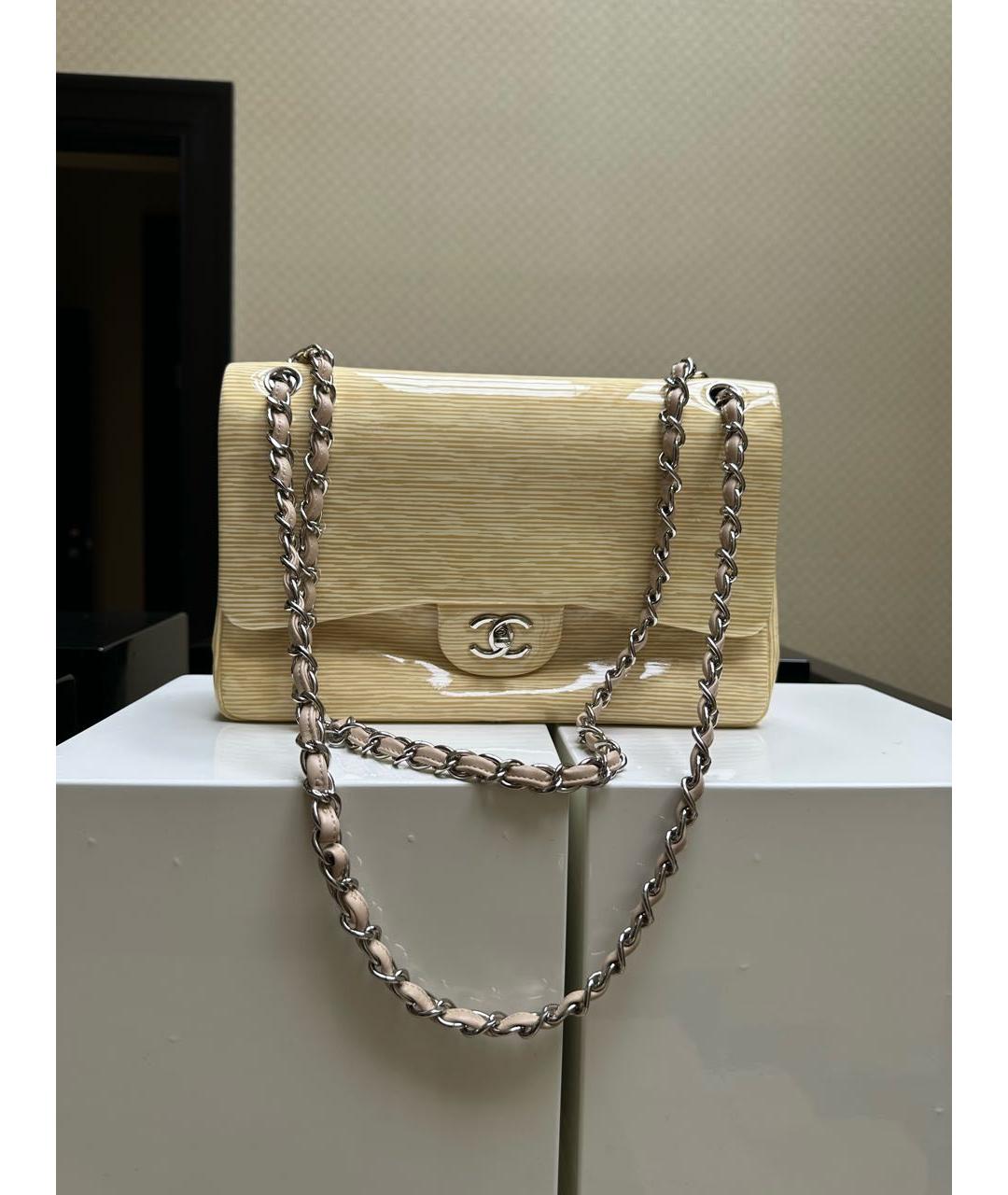 CHANEL Золотая сумка через плечо из лакированной кожи, фото 9