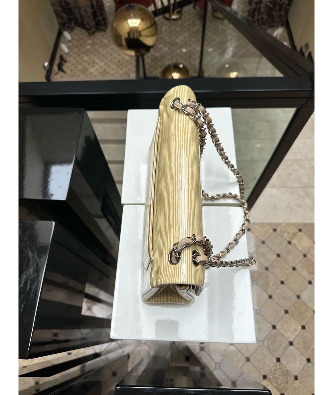 CHANEL Золотая сумка через плечо из лакированной кожи, фото 4