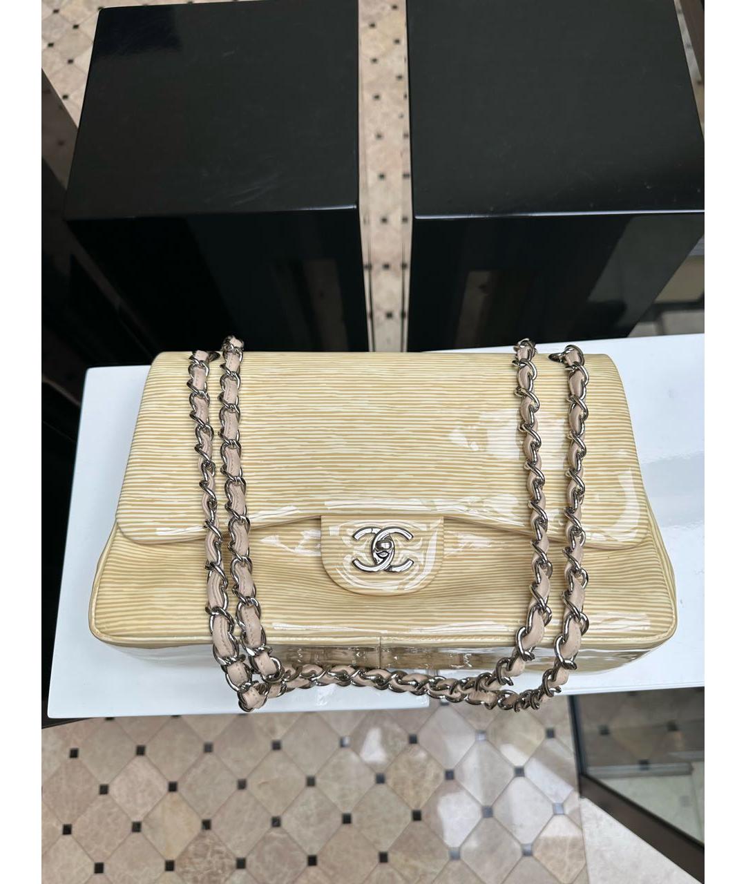 CHANEL Золотая сумка через плечо из лакированной кожи, фото 8