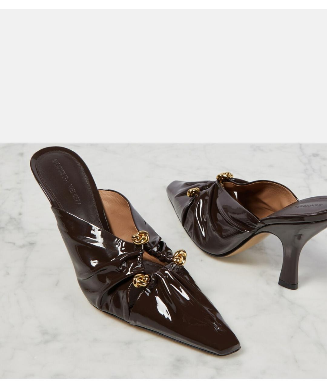 BOTTEGA VENETA Коричневые мюли из лакированной кожи, фото 4