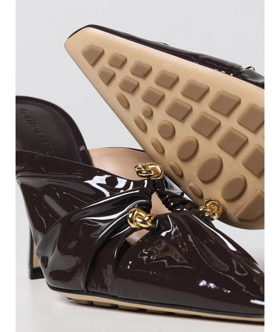 BOTTEGA VENETA Коричневые мюли из лакированной кожи, фото 3