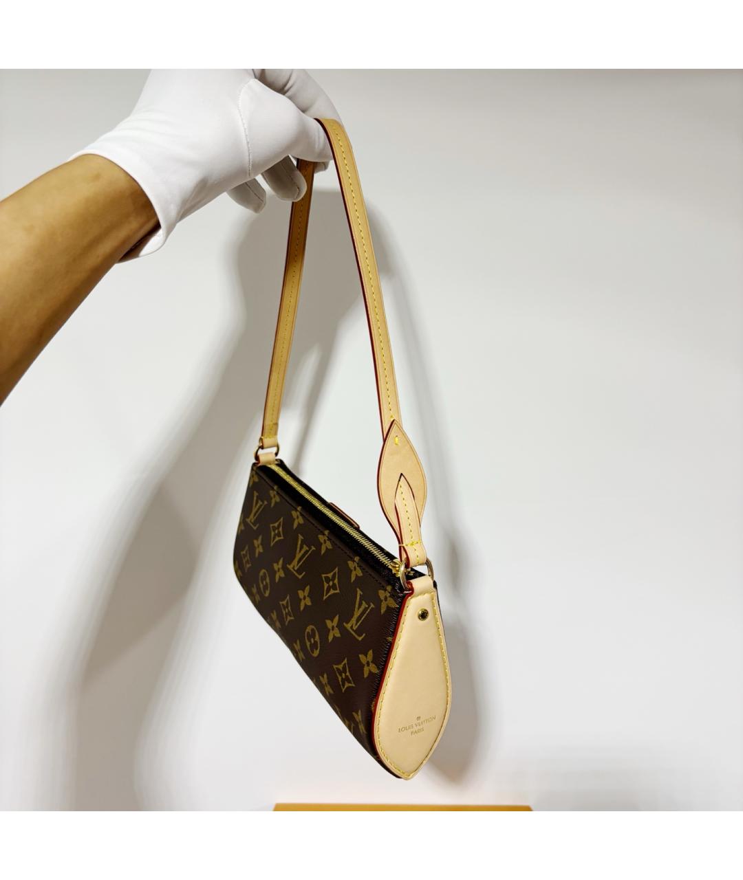 LOUIS VUITTON Коричневая сумка через плечо из канвы, фото 6