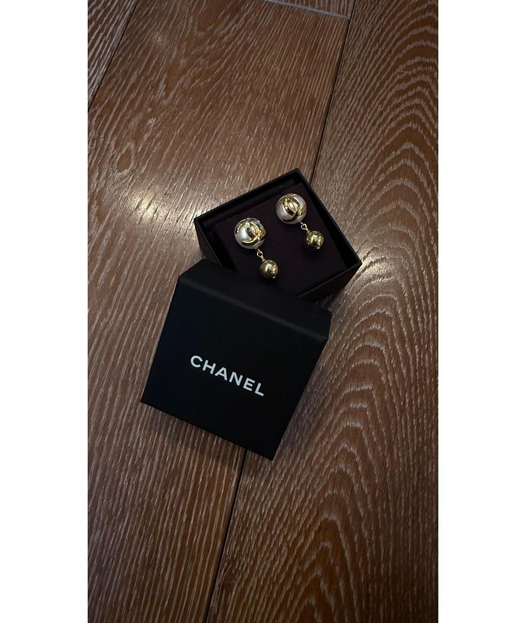 CHANEL Белые металлические серьги, фото 2