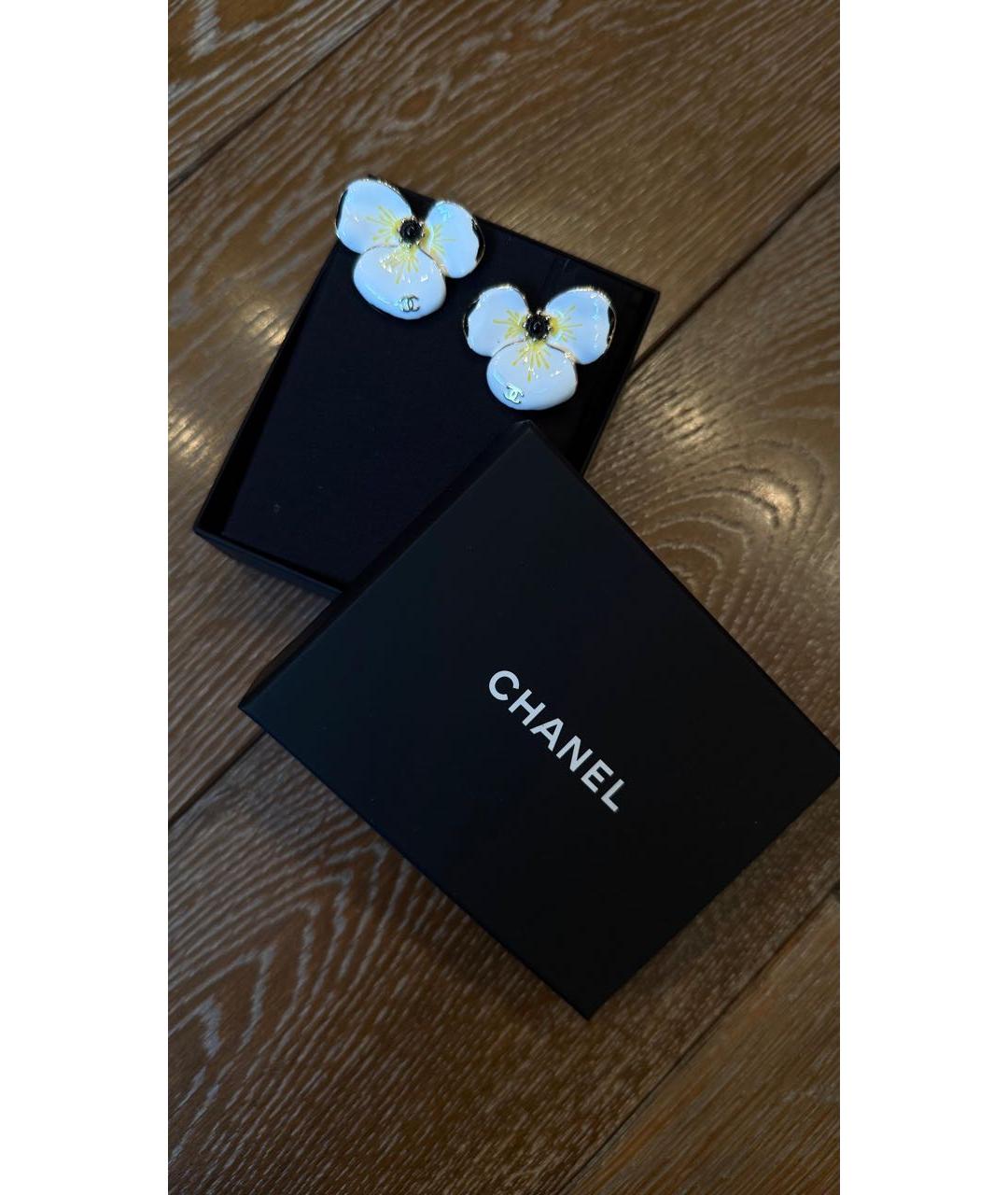 CHANEL Белые металлические серьги, фото 2