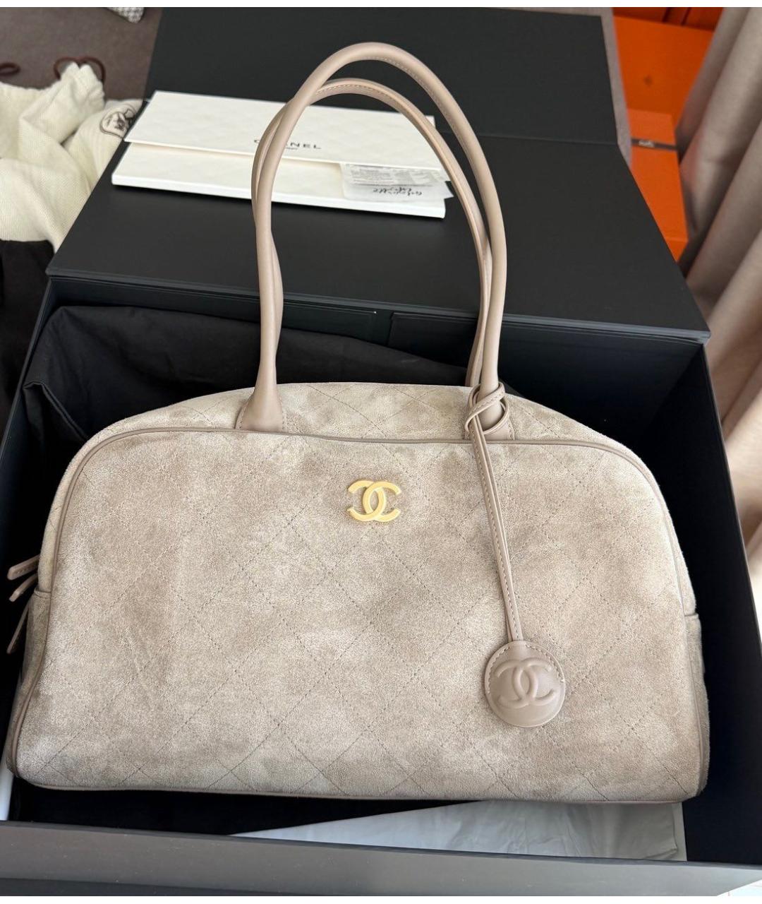 CHANEL Бежевая замшевая сумка через плечо, фото 3