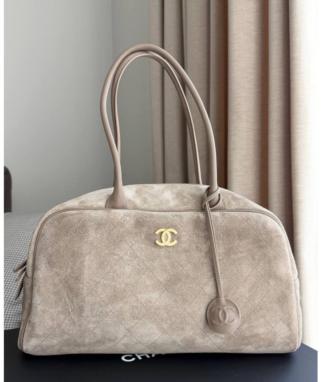 CHANEL Бежевая замшевая сумка через плечо, фото 2
