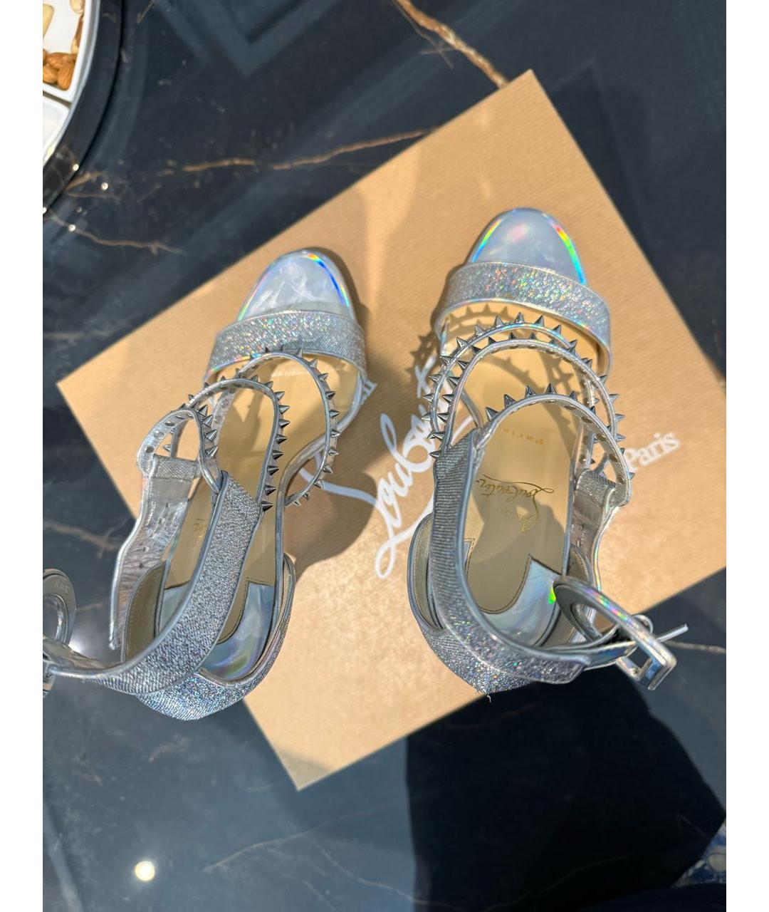 CHRISTIAN LOUBOUTIN Серебряные кожаные босоножки, фото 4