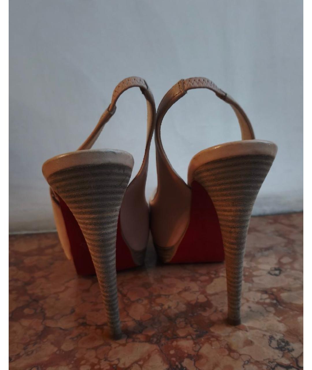 CHRISTIAN LOUBOUTIN Бежевые кожаные босоножки, фото 4