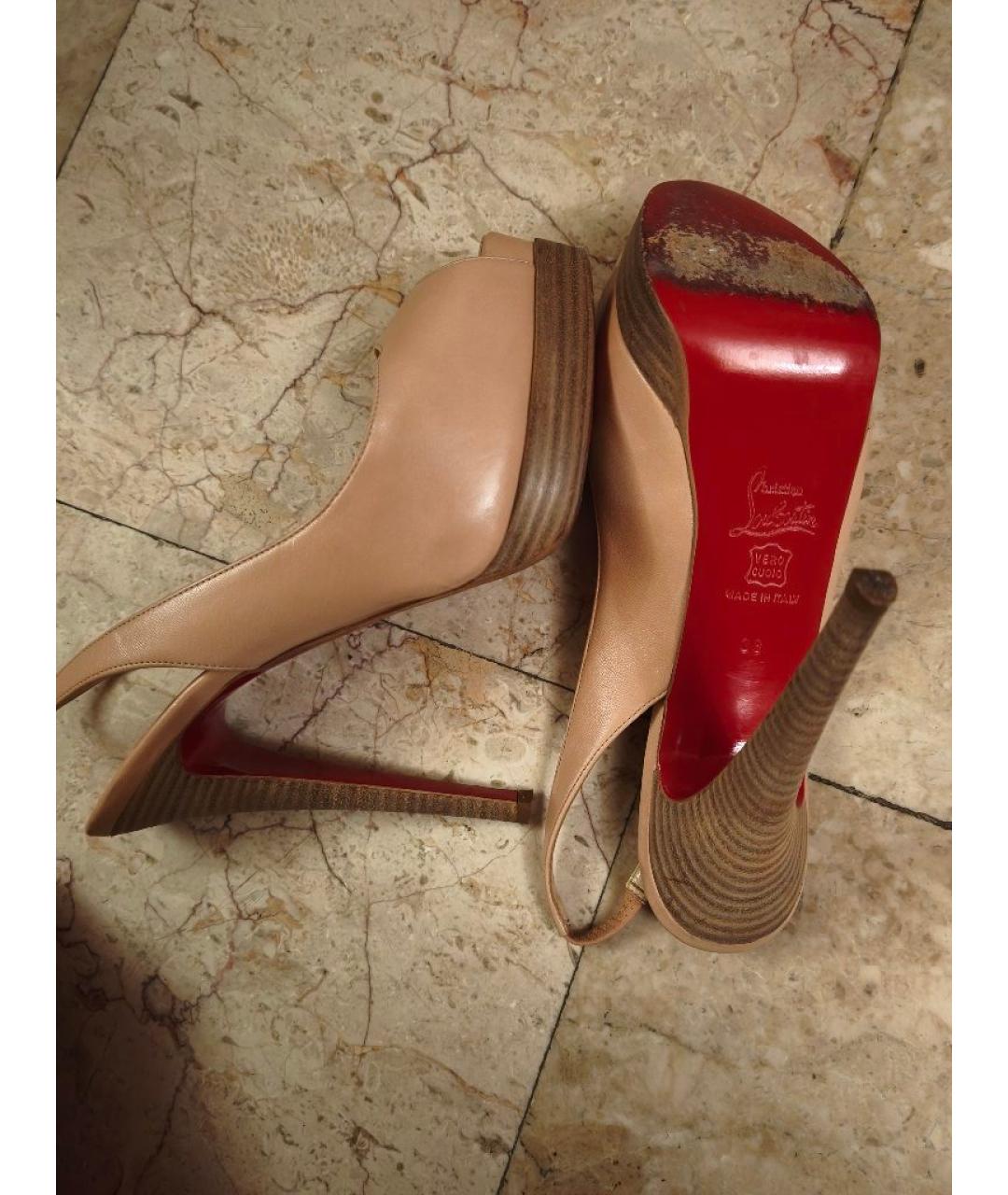 CHRISTIAN LOUBOUTIN Бежевые кожаные босоножки, фото 3