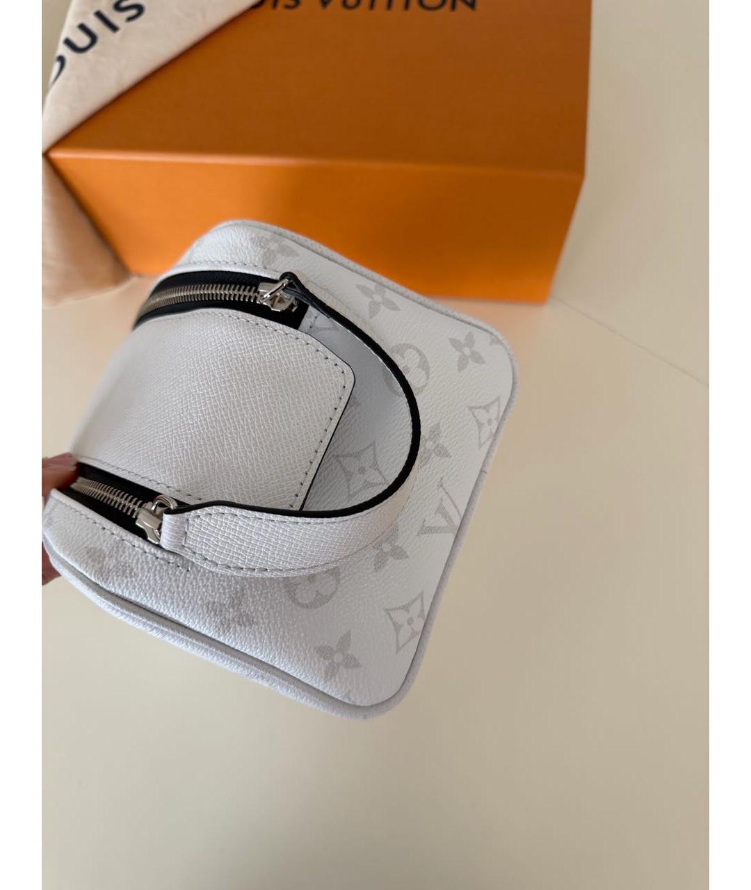 LOUIS VUITTON Белая косметичка из канвы, фото 4