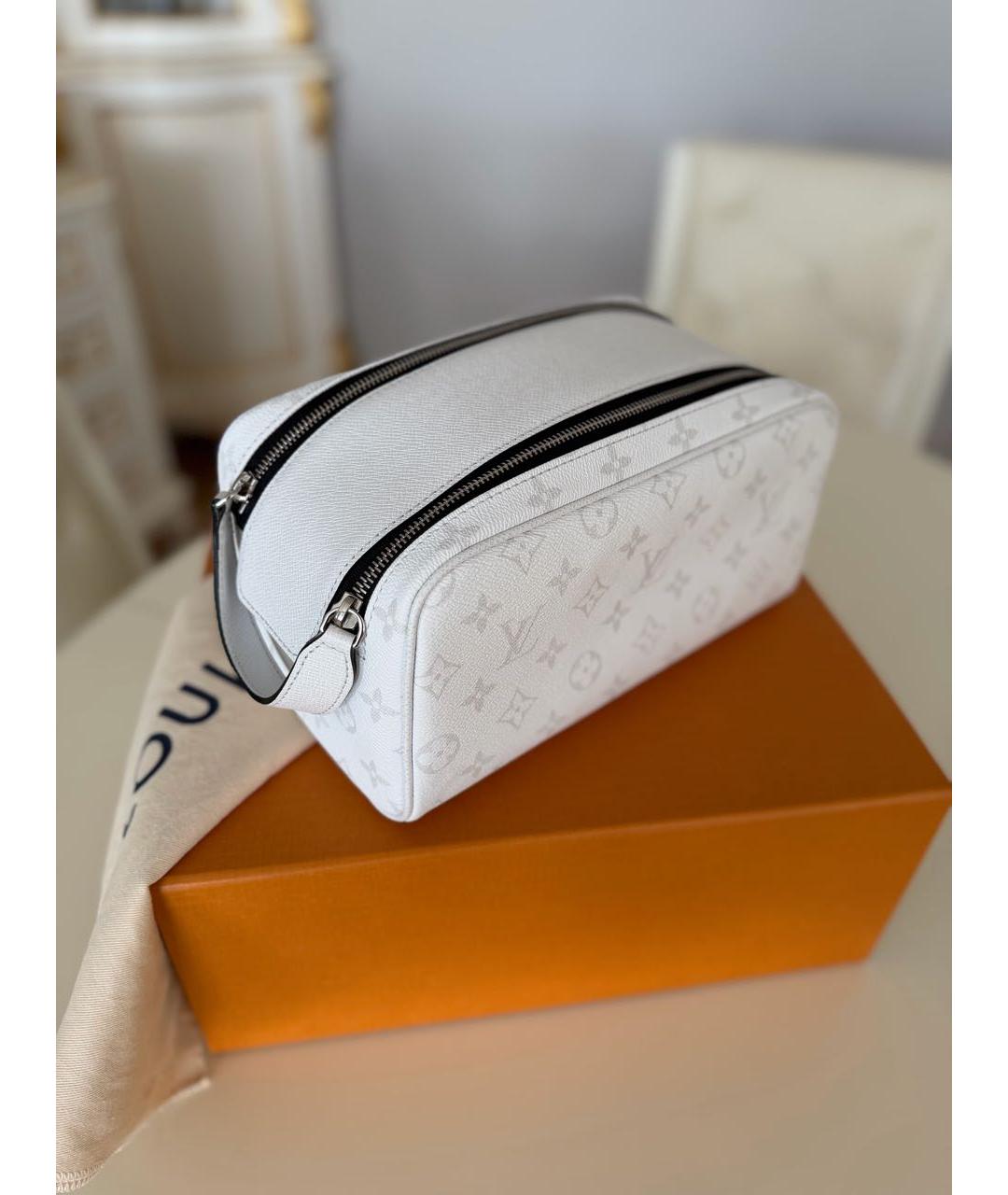 LOUIS VUITTON Белая косметичка из канвы, фото 8