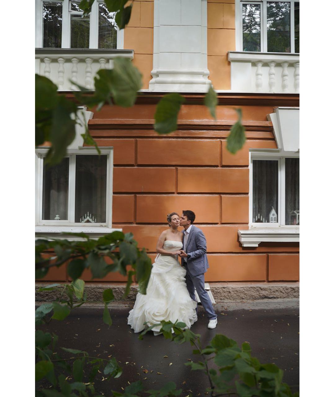 VERA WANG Белое шифоновое свадебное платье, фото 3