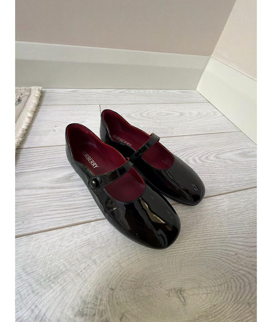 BURBERRY Черные туфли из лакированной кожи, фото 5