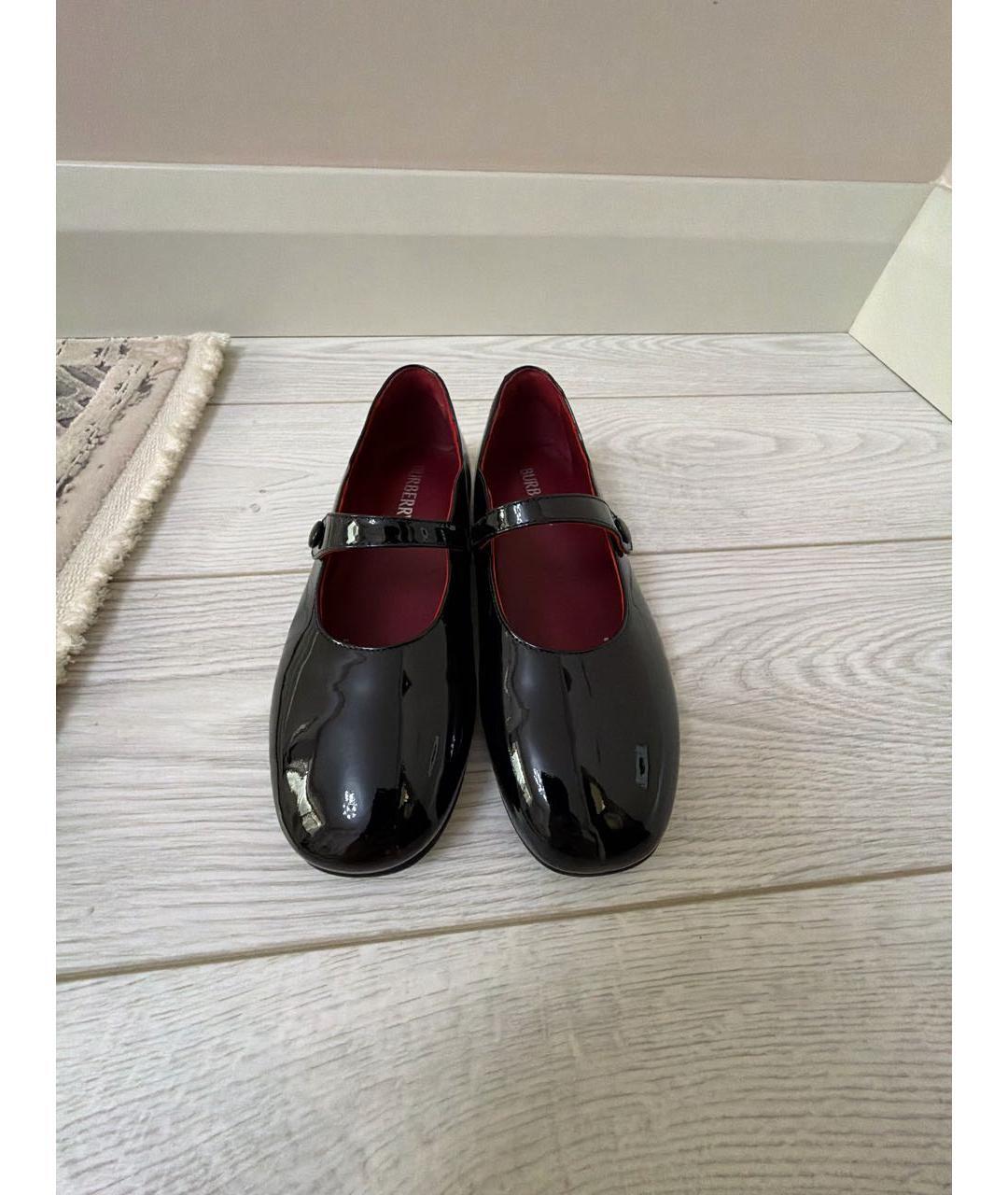 BURBERRY Черные туфли из лакированной кожи, фото 2