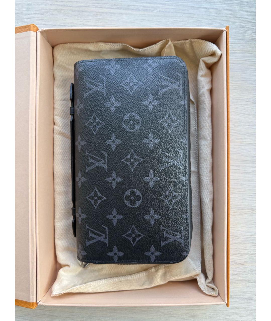 LOUIS VUITTON Черный кошелек из лакированной кожи, фото 9