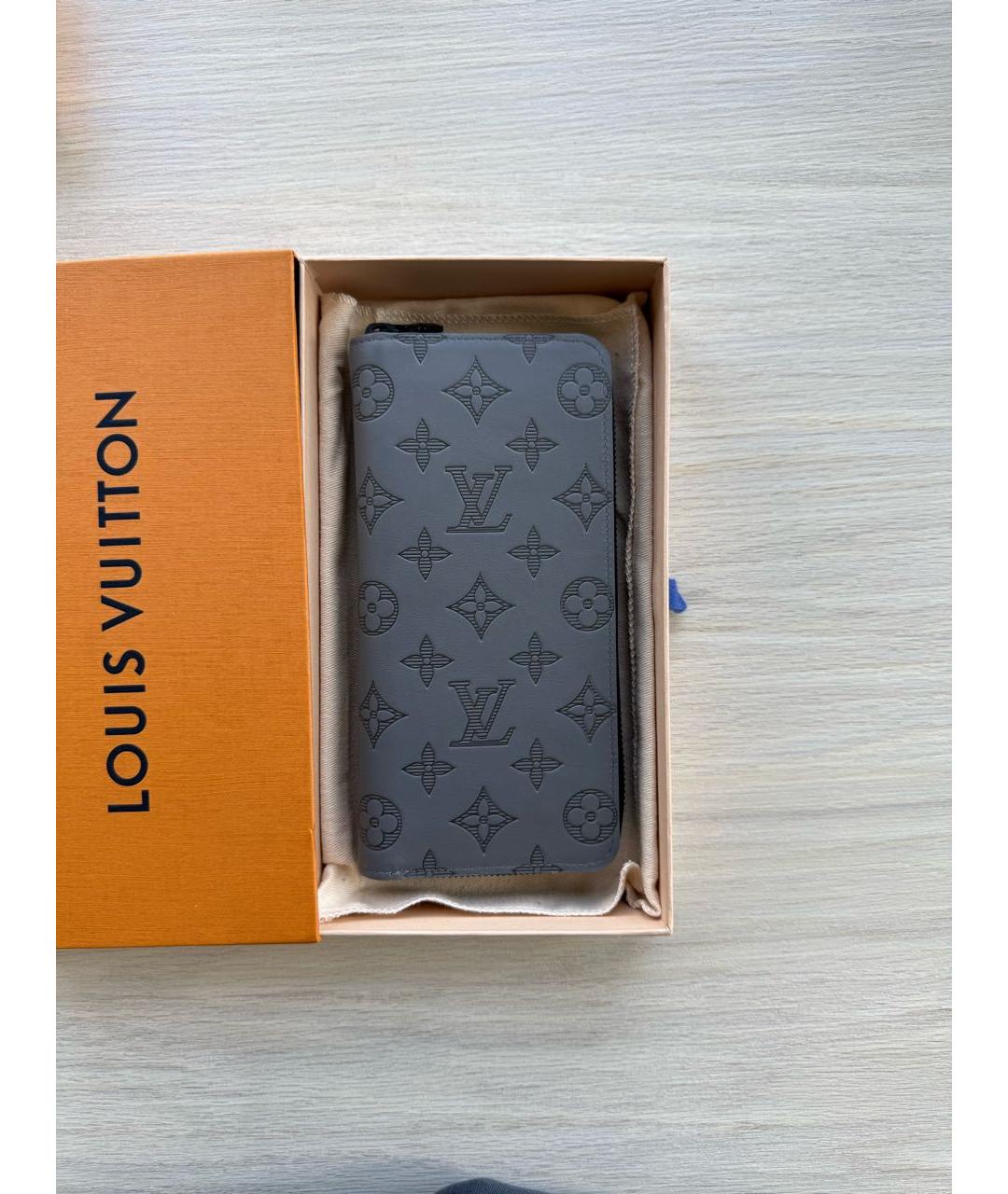 LOUIS VUITTON Серый кожаный кошелек, фото 2
