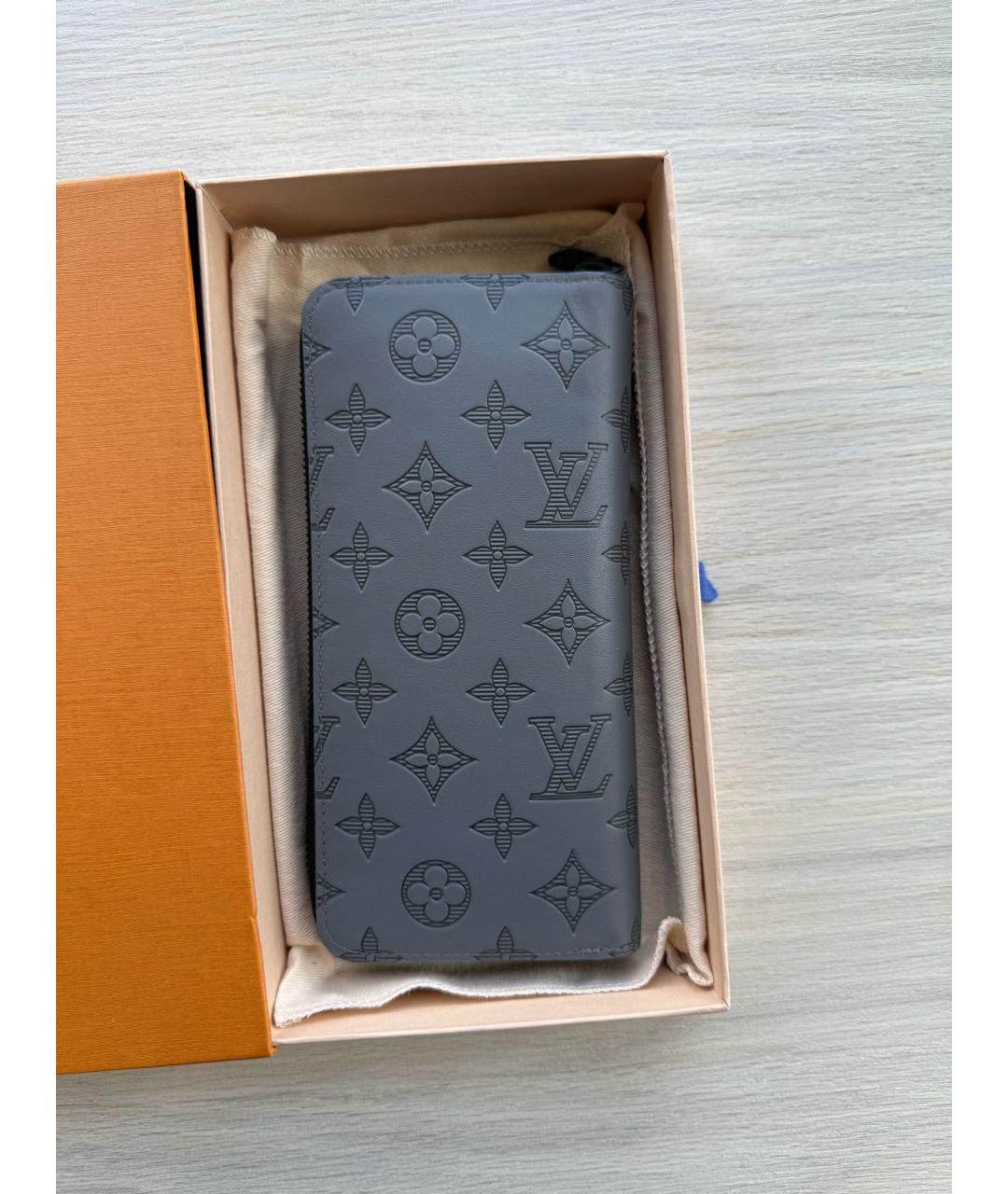 LOUIS VUITTON Серый кожаный кошелек, фото 3