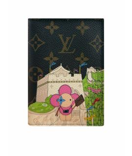 LOUIS VUITTON Обложка/футляр
