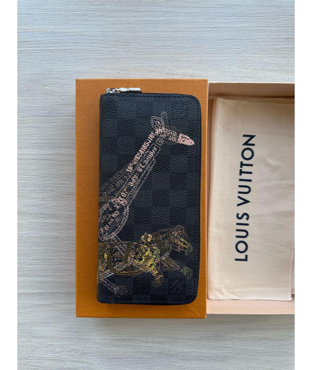 LOUIS VUITTON Мульти кошелек из лакированной кожи, фото 9