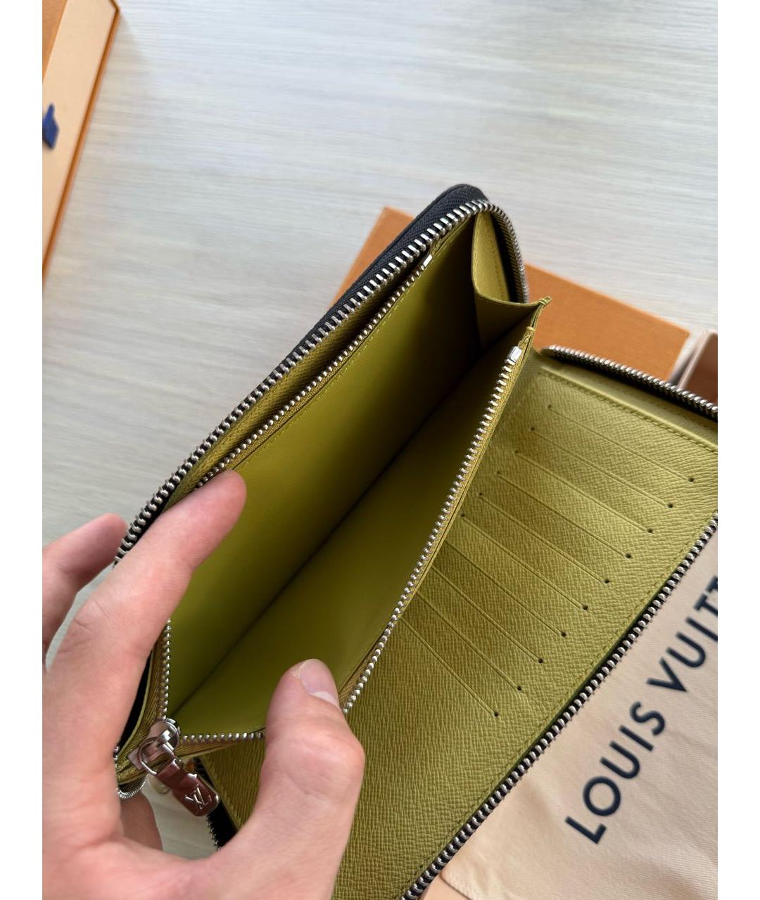 LOUIS VUITTON Мульти кошелек из лакированной кожи, фото 8