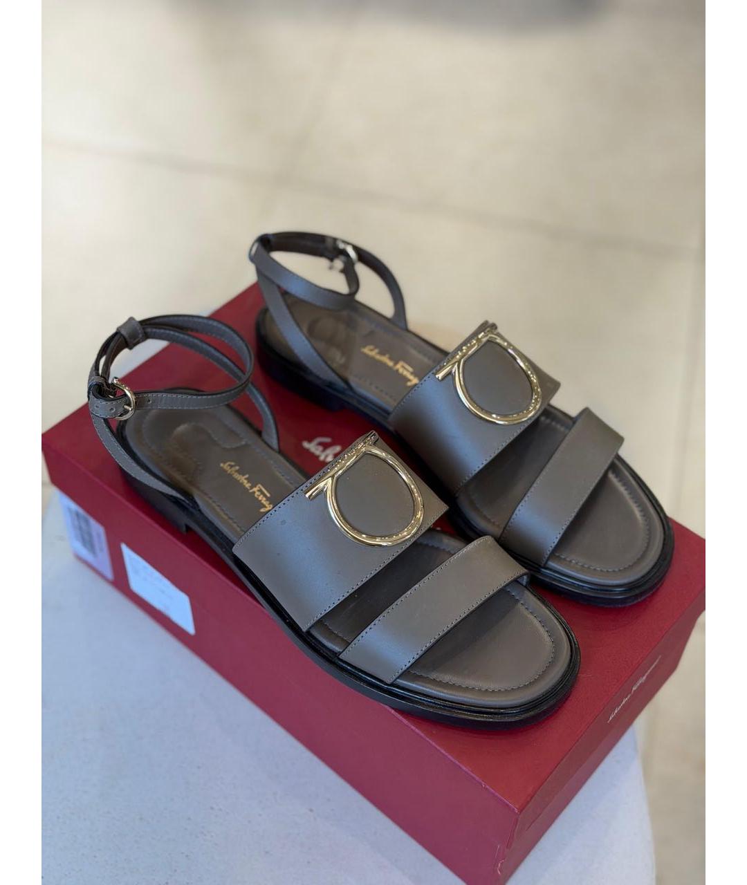 FERRAGAMO Серые кожаные сандалии, фото 2