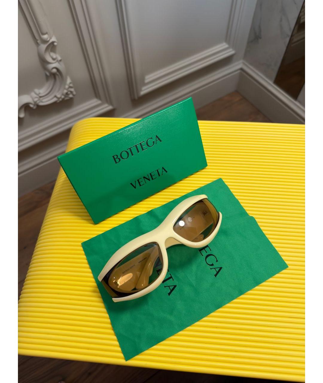 BOTTEGA VENETA Бежевые пластиковые солнцезащитные очки, фото 6