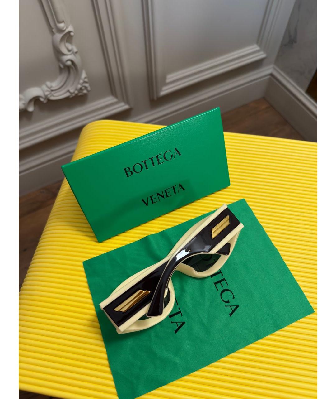 BOTTEGA VENETA Бежевые пластиковые солнцезащитные очки, фото 5