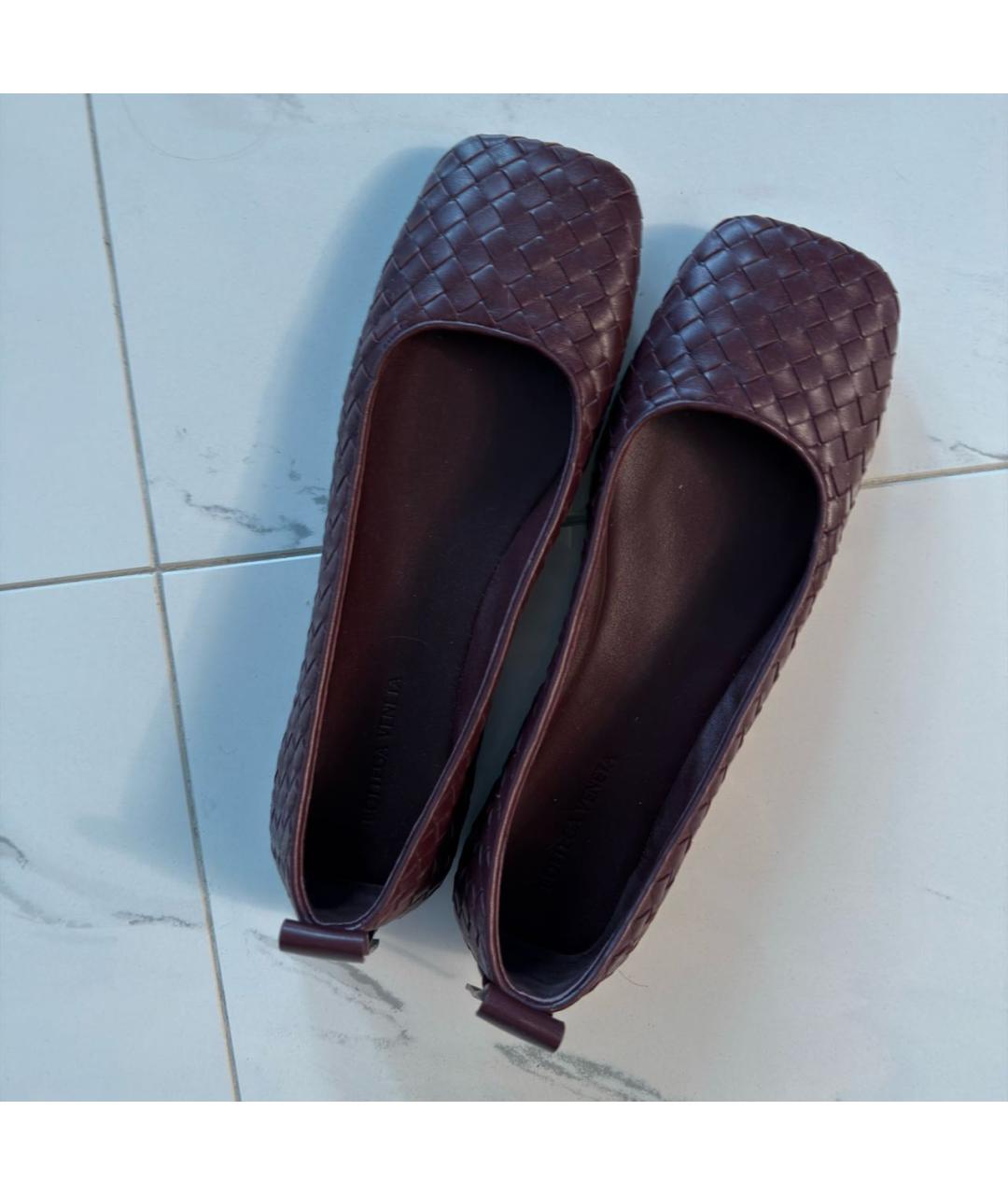 BOTTEGA VENETA Бордовые кожаные балетки, фото 3