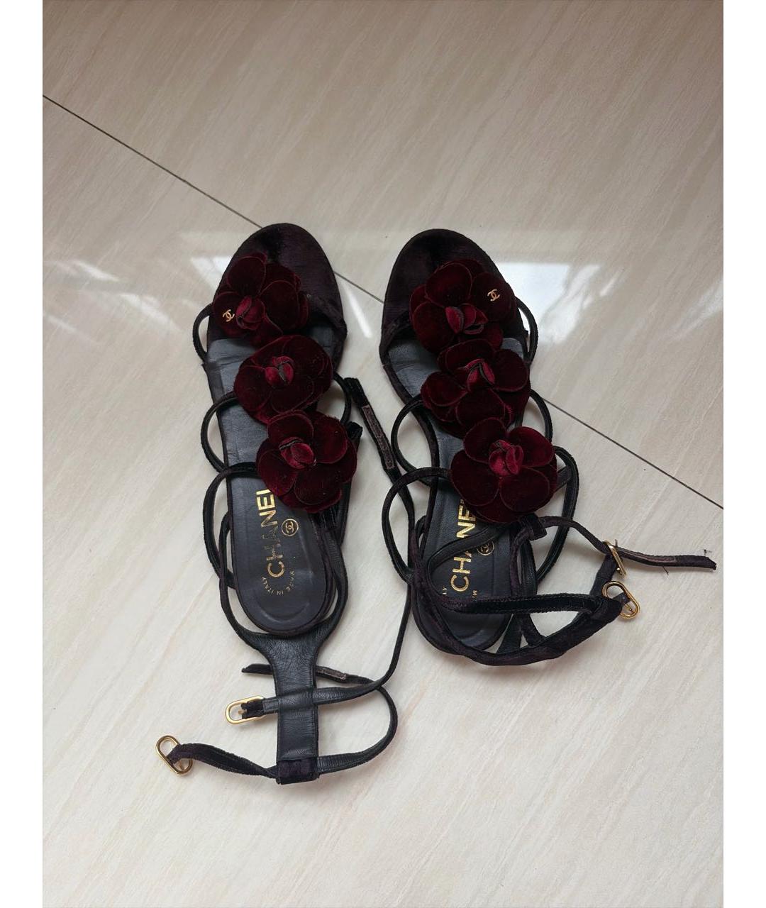 CHANEL Красные бархатные босоножки, фото 3