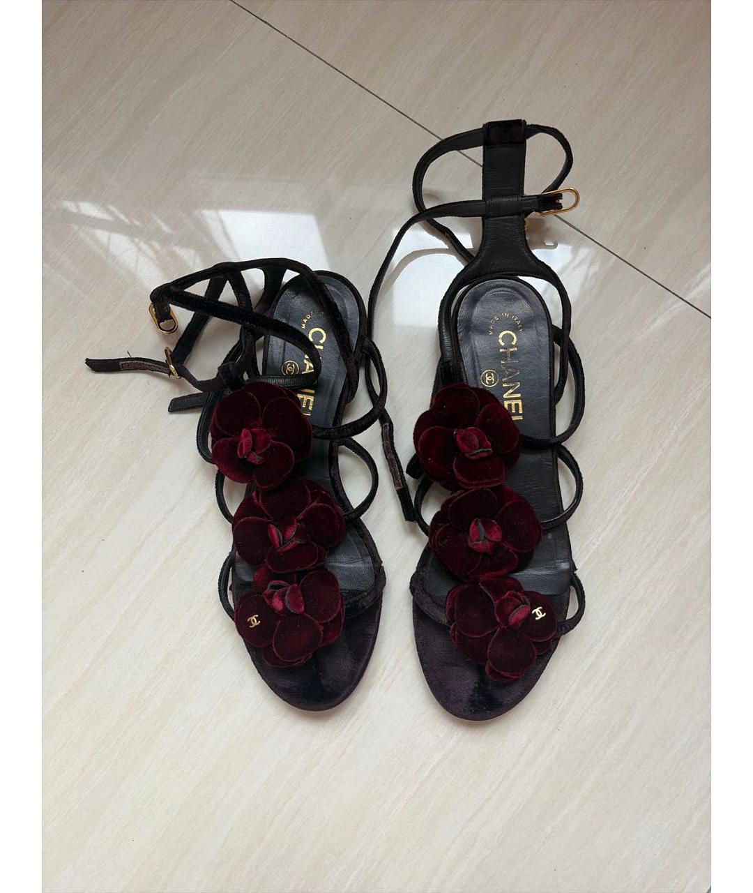 CHANEL Красные бархатные босоножки, фото 2