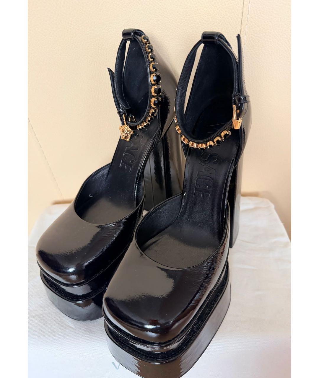 VERSACE Черные туфли из лакированной кожи, фото 3
