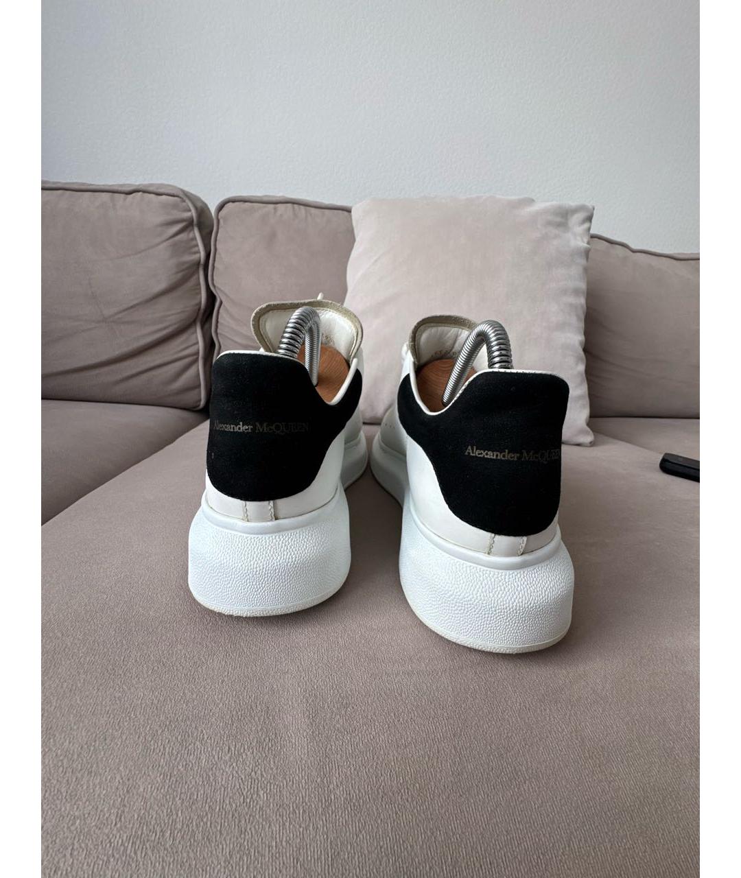 ALEXANDER MCQUEEN Белые кожаные кроссовки, фото 4