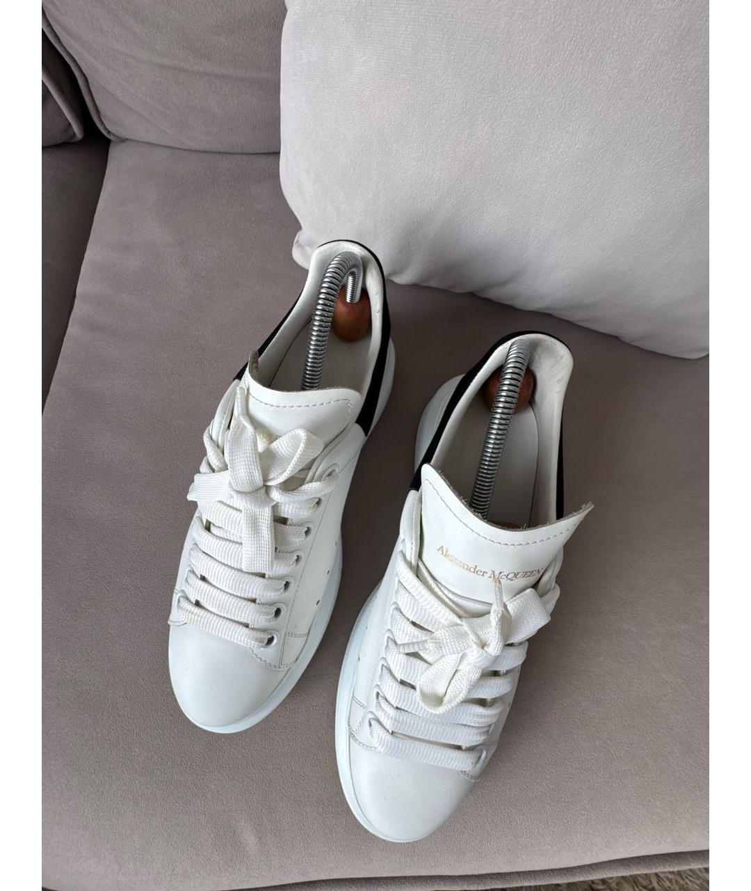 ALEXANDER MCQUEEN Белые кожаные кроссовки, фото 2