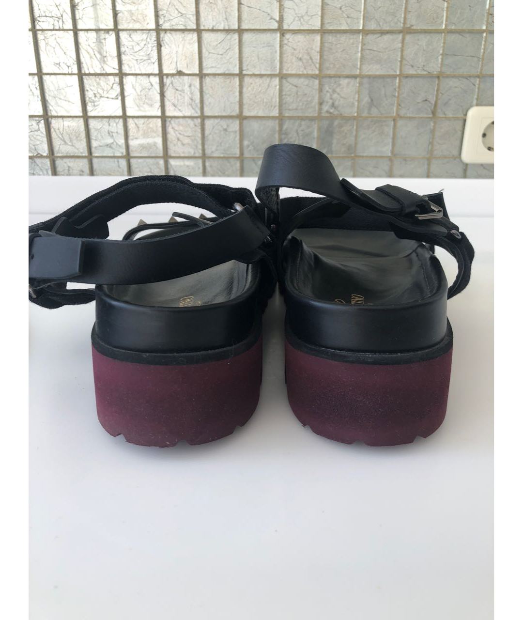 VALENTINO GARAVANI Черные кожаные сандалии, фото 4