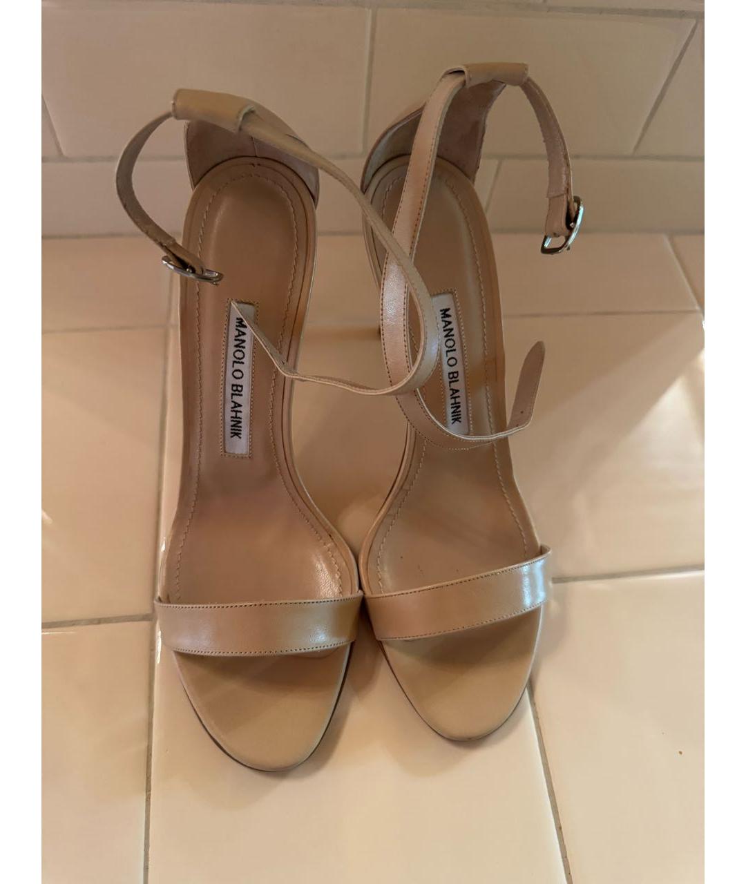 MANOLO BLAHNIK Бежевые кожаные босоножки, фото 2