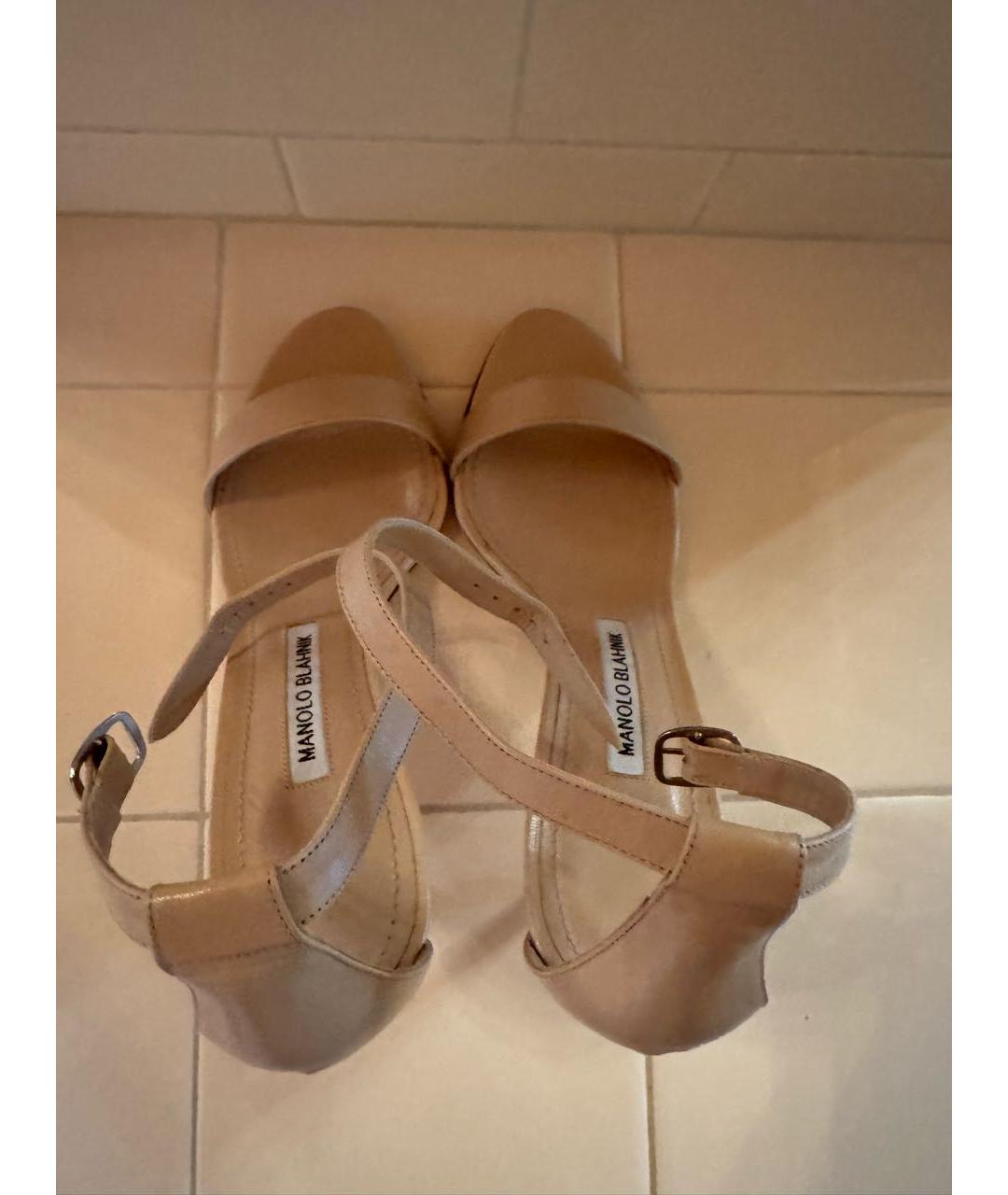 MANOLO BLAHNIK Бежевые кожаные босоножки, фото 3
