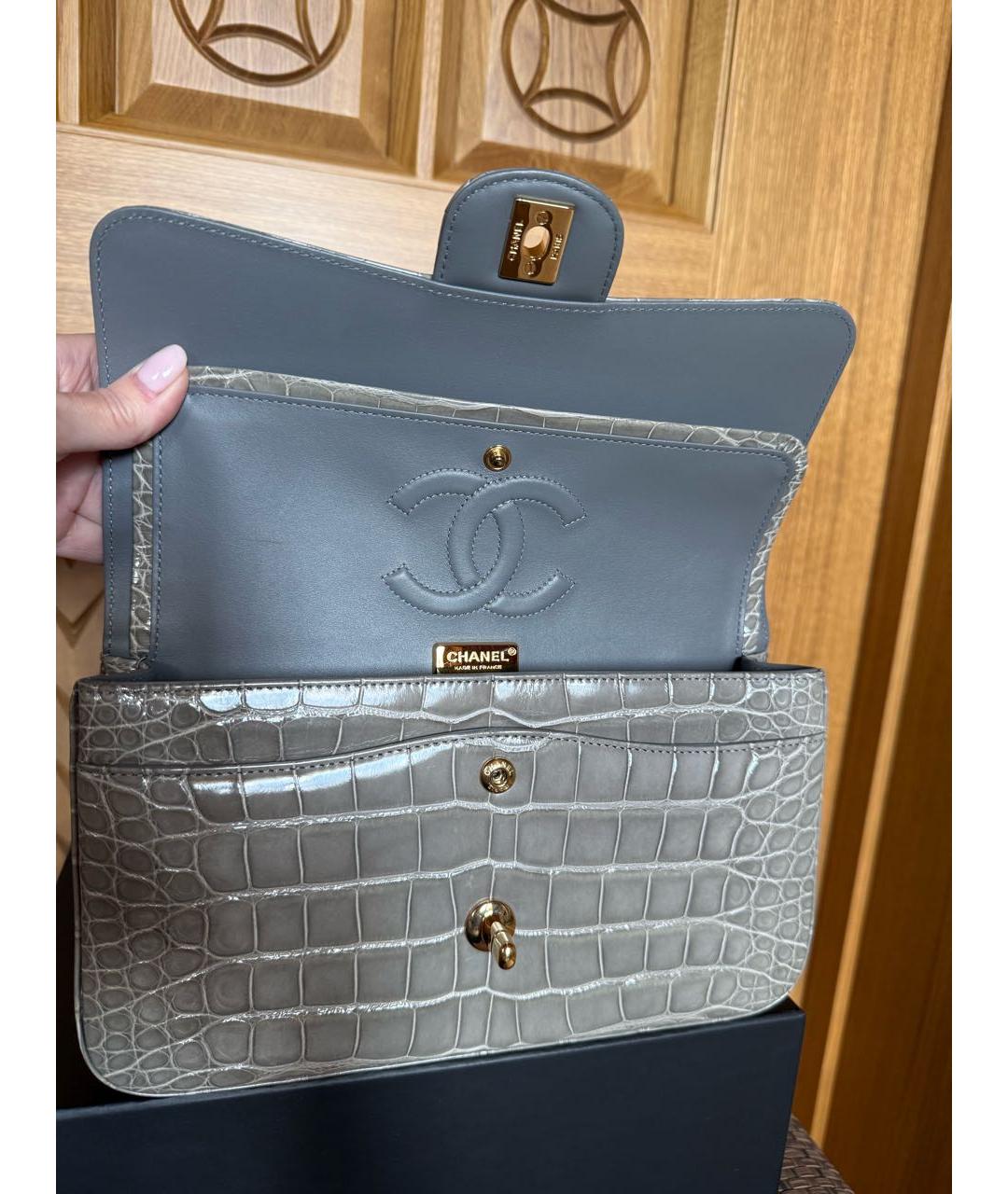 CHANEL Серая сумка через плечо из кожи аллигатора, фото 4