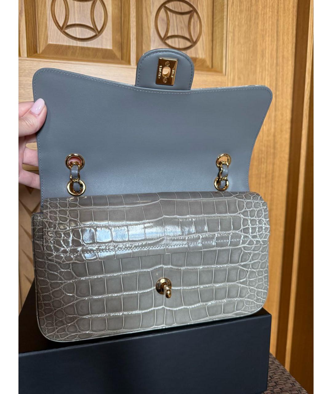 CHANEL Серая сумка через плечо из кожи аллигатора, фото 5