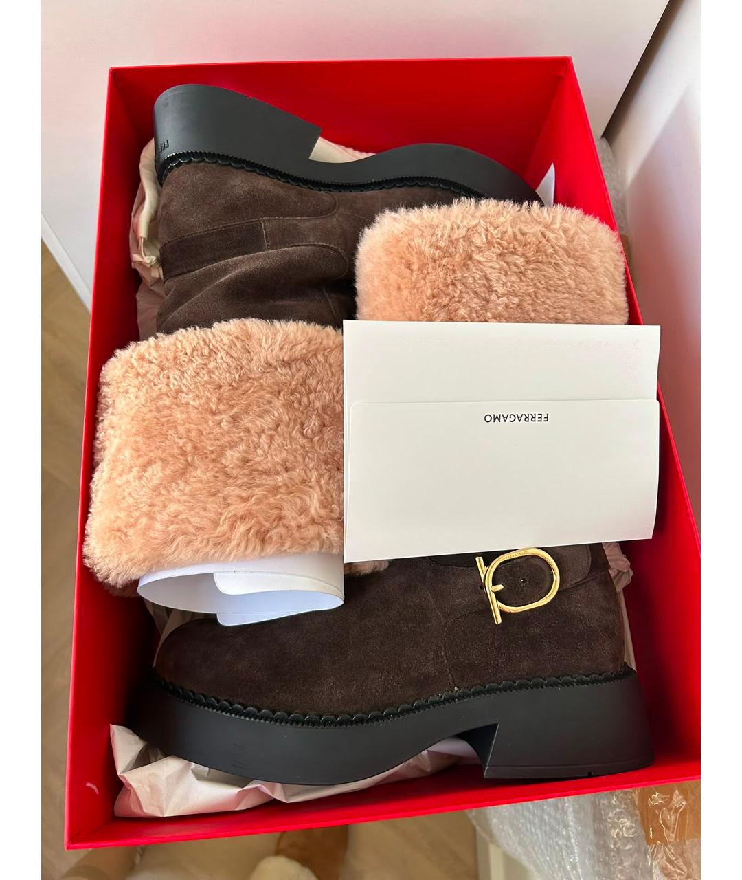 FERRAGAMO Коричневые замшевые ботинки, фото 5