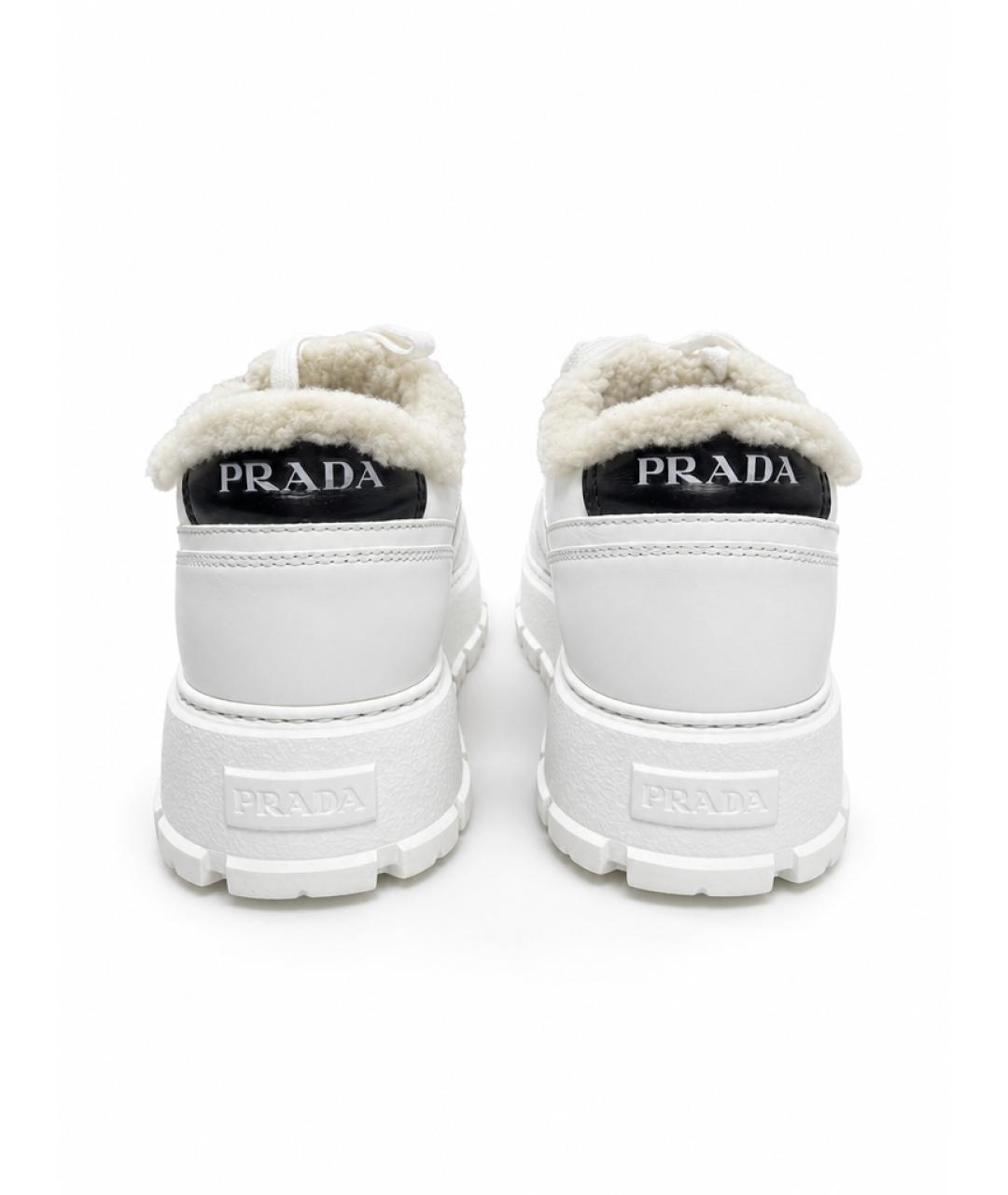 PRADA Белые кроссовки из лакированной кожи, фото 3