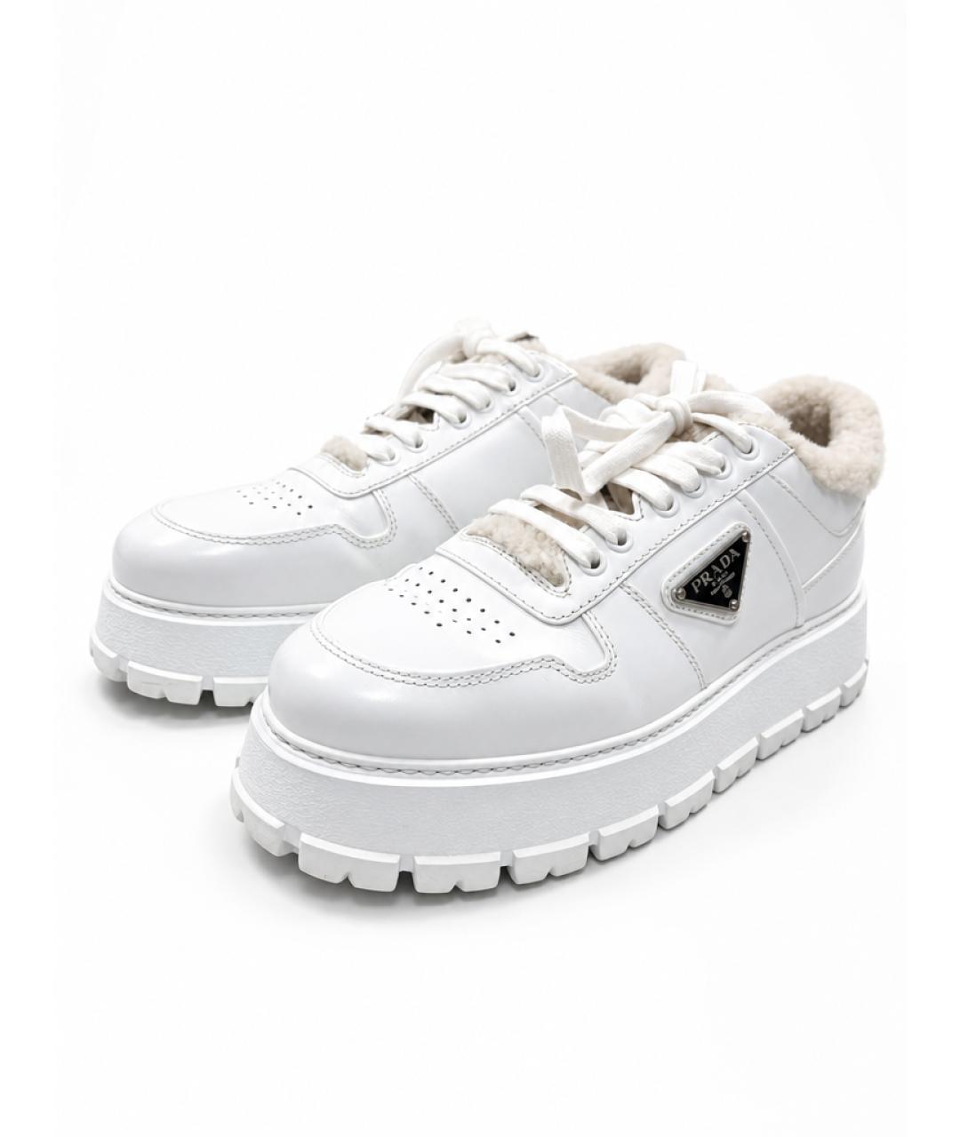PRADA Белые кроссовки из лакированной кожи, фото 2