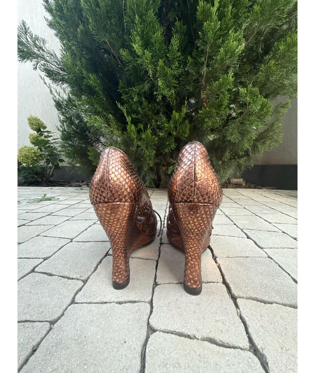 BOTTEGA VENETA Золотые кожаные босоножки, фото 4