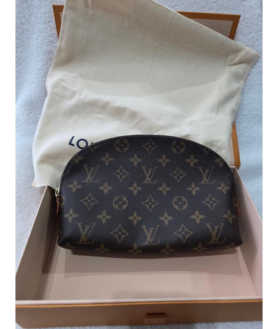 LOUIS VUITTON Коричневая косметичка из канвы, фото 5