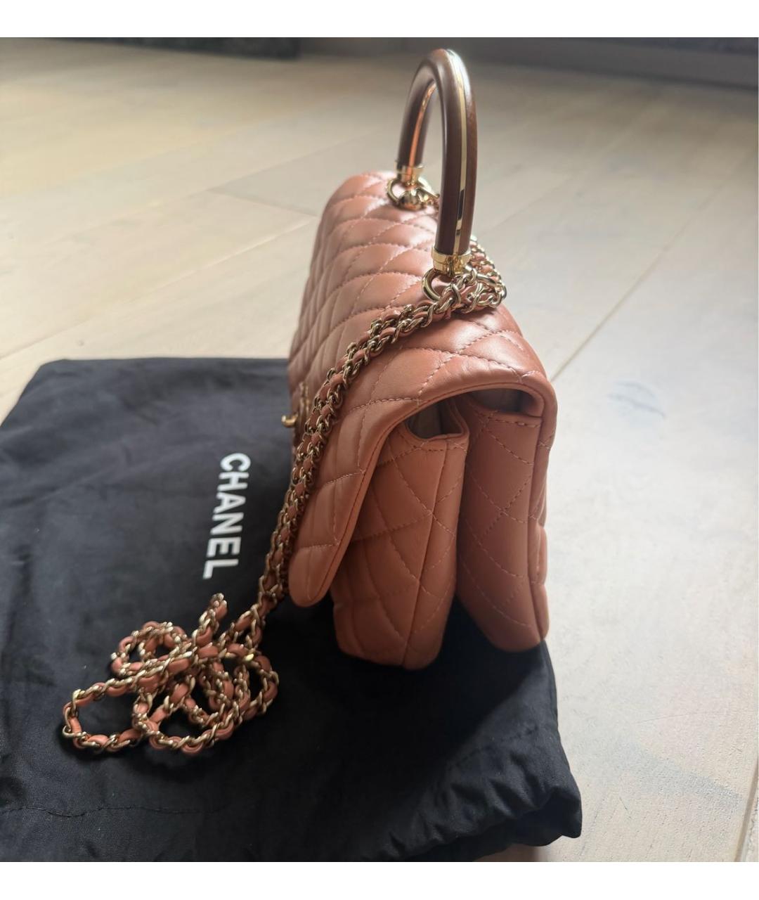 CHANEL Коралловая кожаная сумка с короткими ручками, фото 3