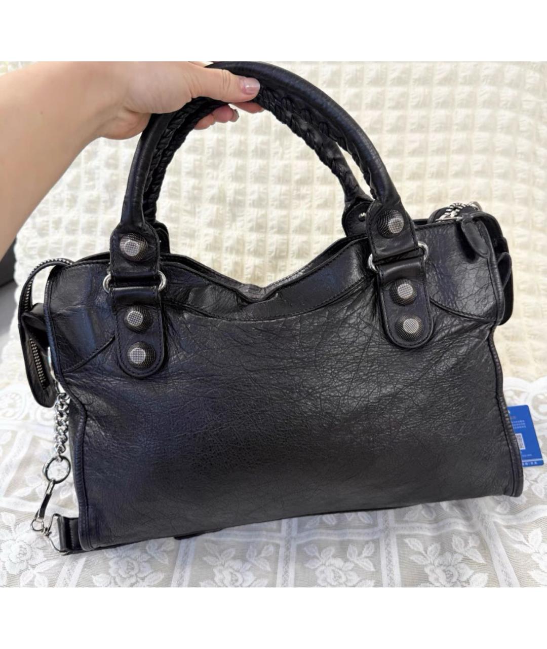 BALENCIAGA Черная сумка с короткими ручками из лакированной кожи, фото 2