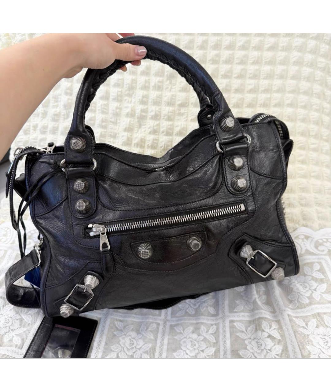 BALENCIAGA Черная сумка с короткими ручками из лакированной кожи, фото 8