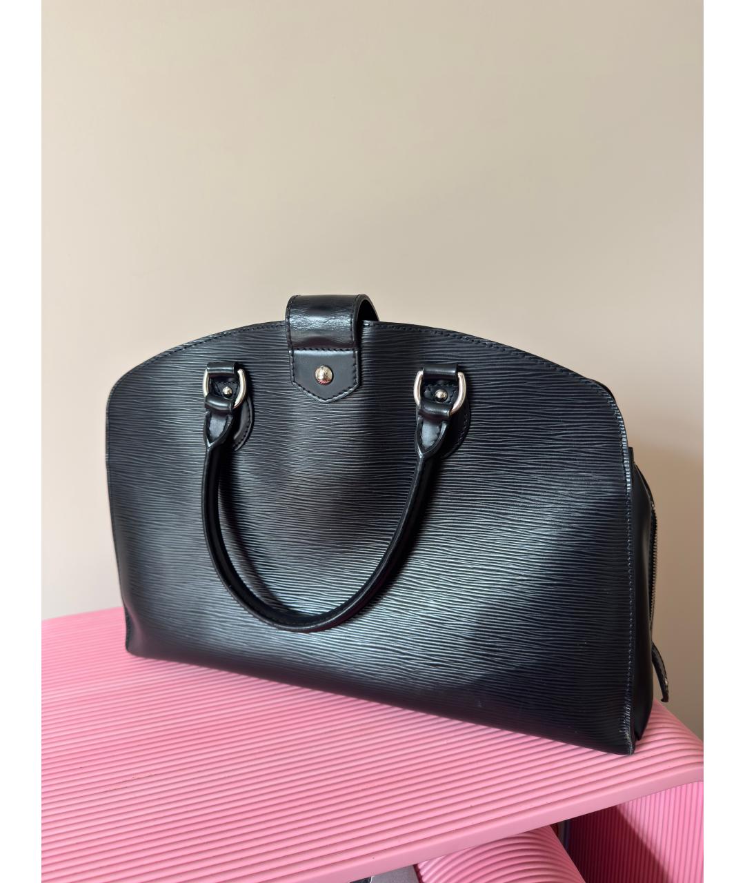 LOUIS VUITTON Черная кожаная сумка тоут, фото 4