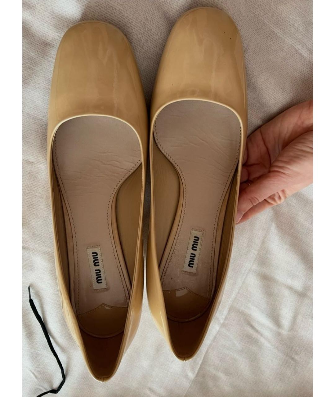 MIU MIU Бежевые кожаные туфли, фото 3